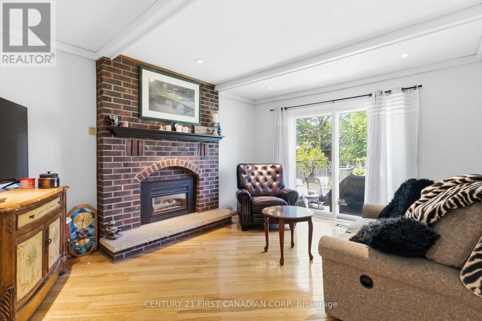796 VISCOUNT ROAD - 22
