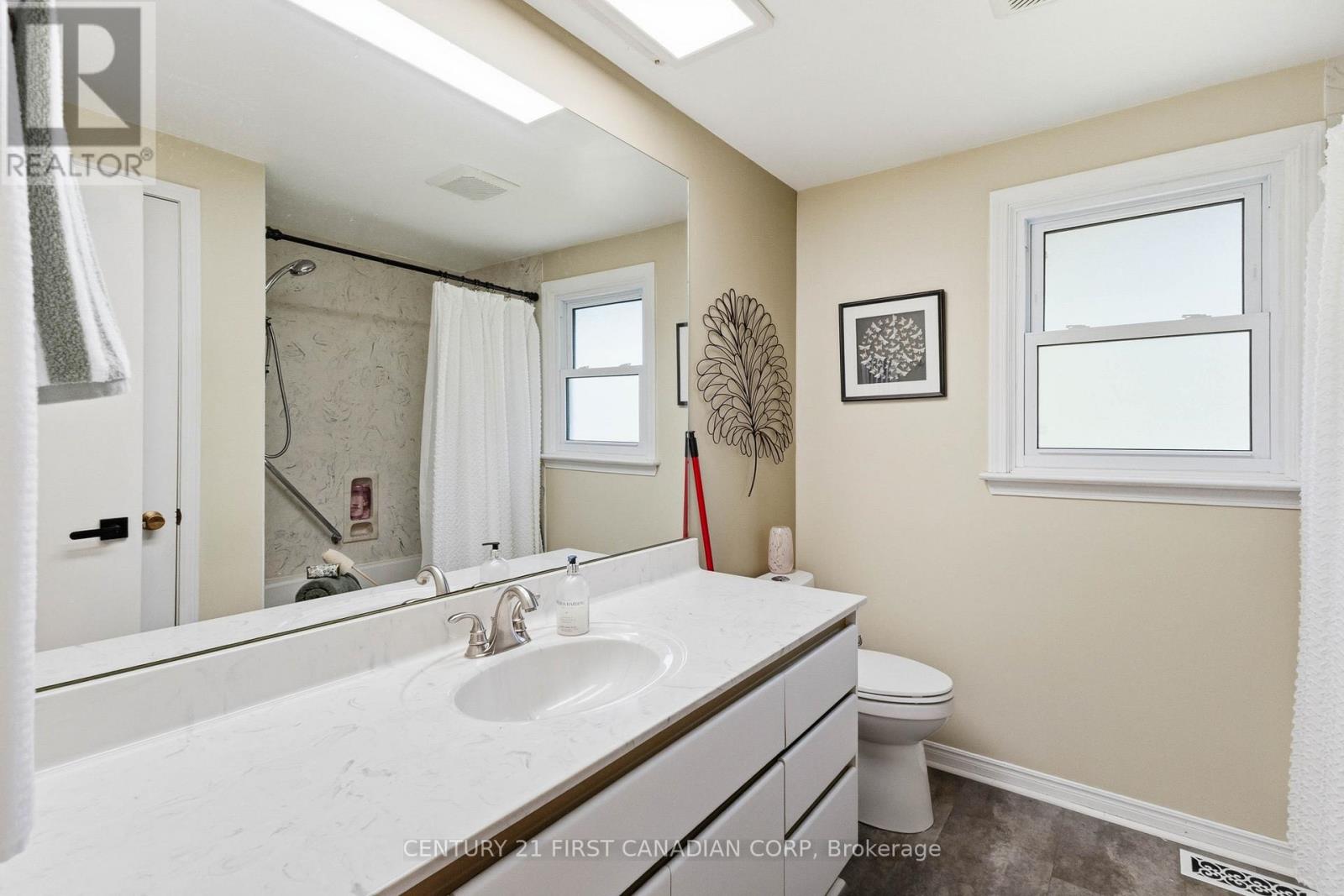 796 VISCOUNT ROAD - 24