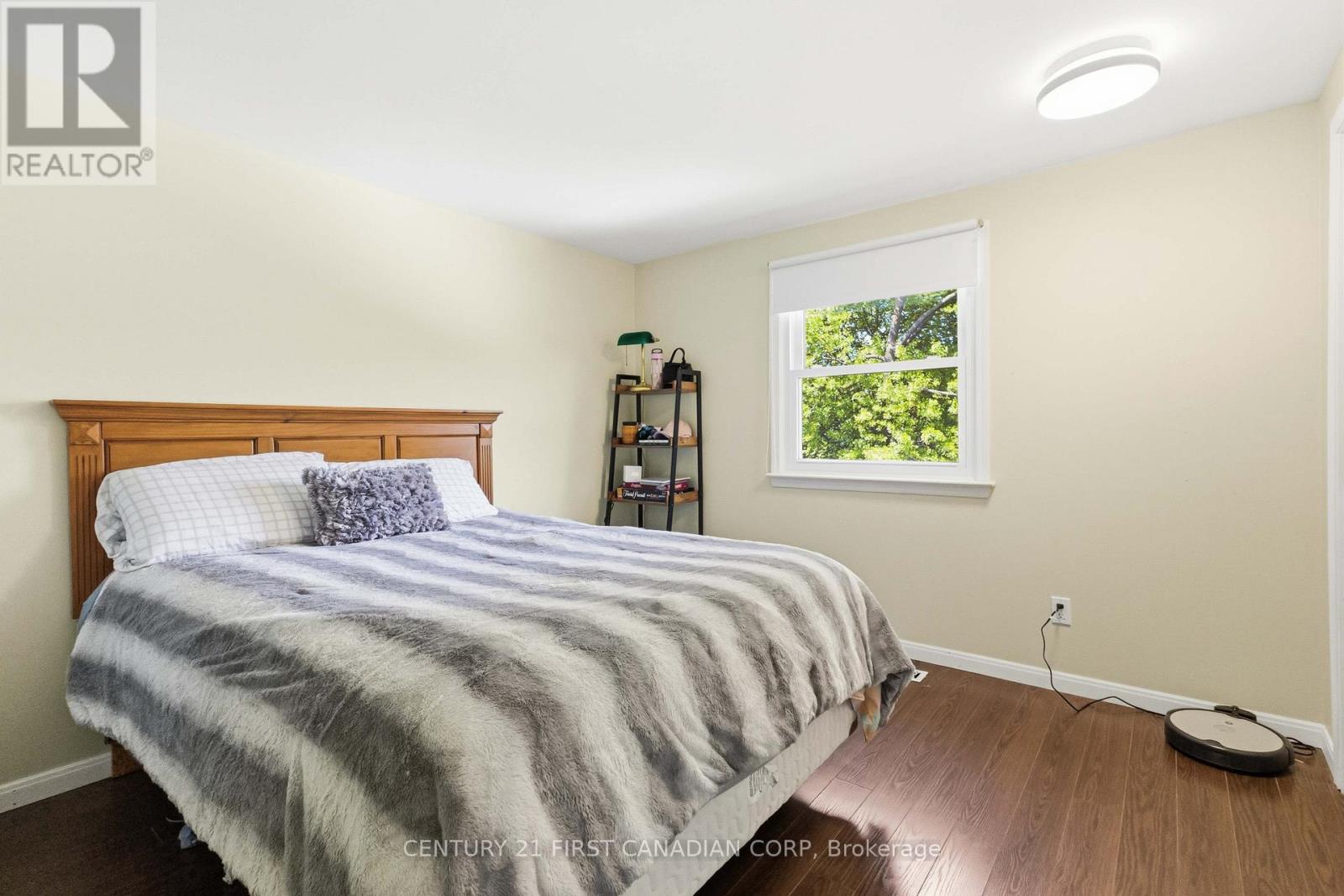 796 VISCOUNT ROAD - 26