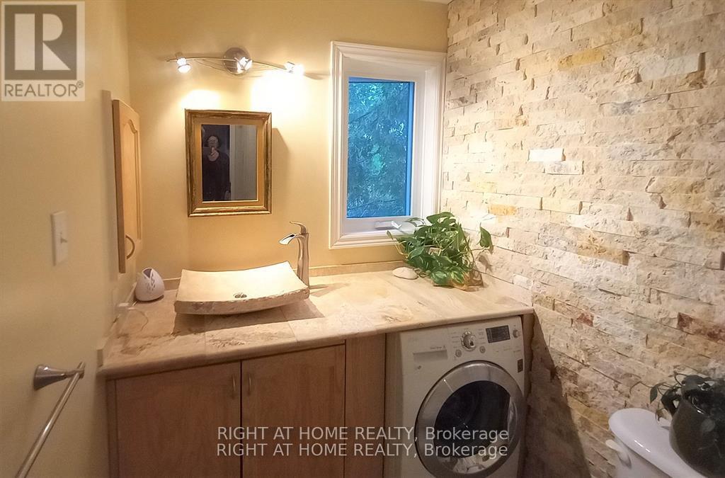 2 Bed, 2 Bath House for Rent in Ottawa – 142 WINDHURST DRIVE, Ottawa – MLS# X13220160 - Image 23