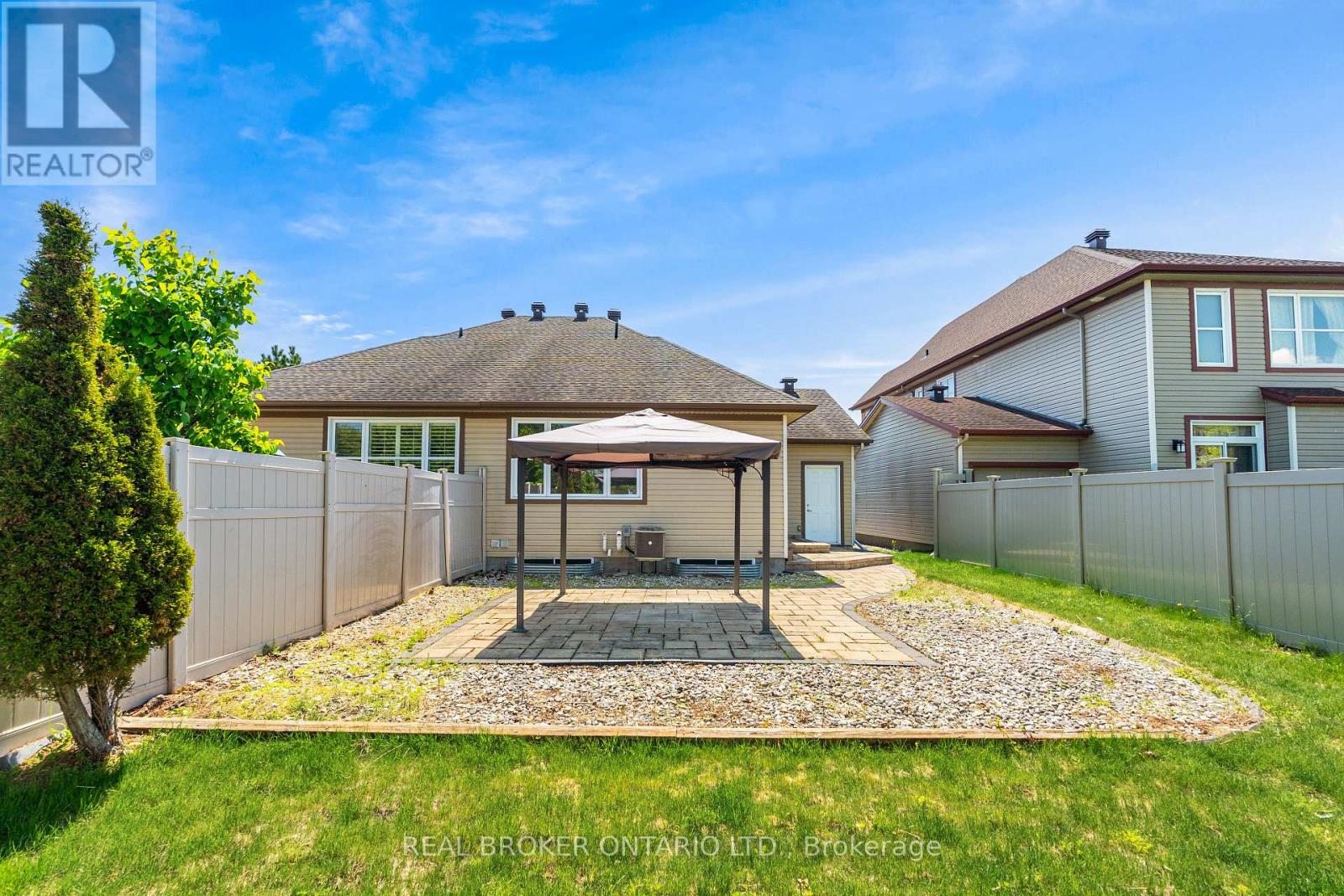 43 CLARIDGE DRIVE - 46