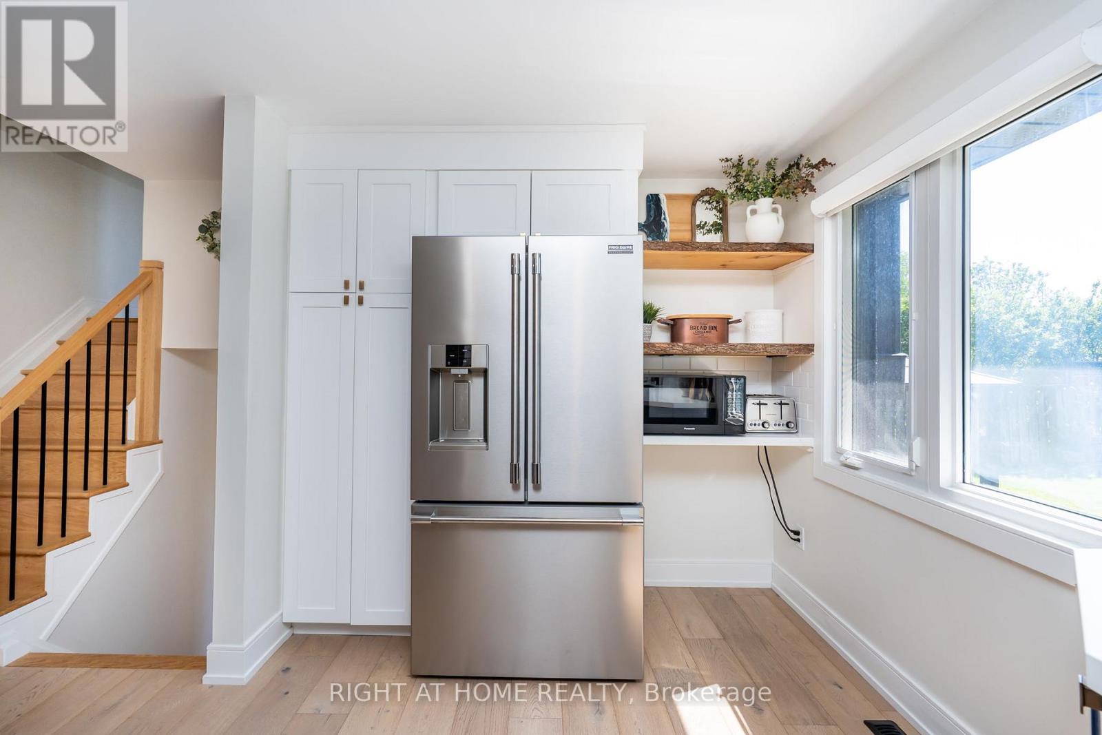 45 IRWIN CRESCENT - 14