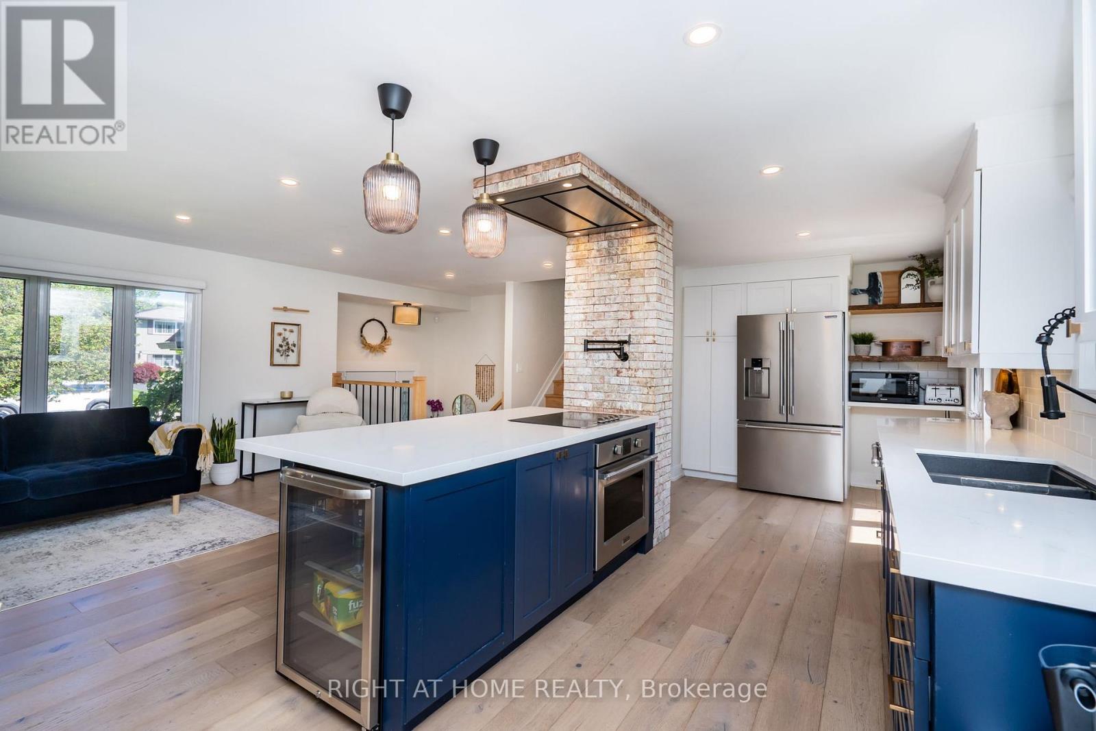 45 IRWIN CRESCENT - 12