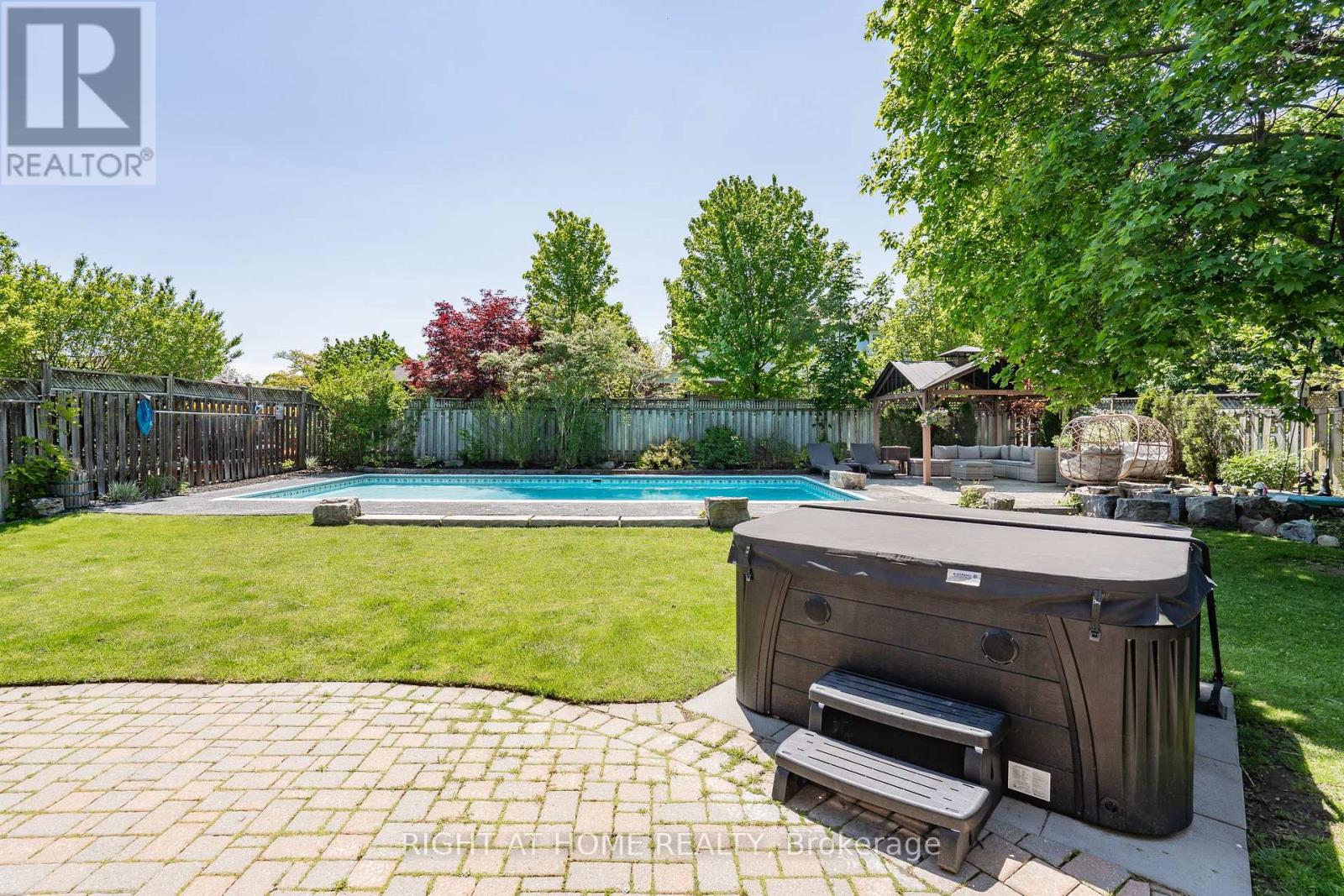 45 IRWIN CRESCENT - 34