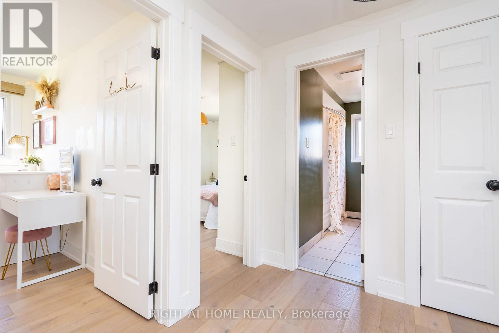 45 IRWIN CRESCENT - 18