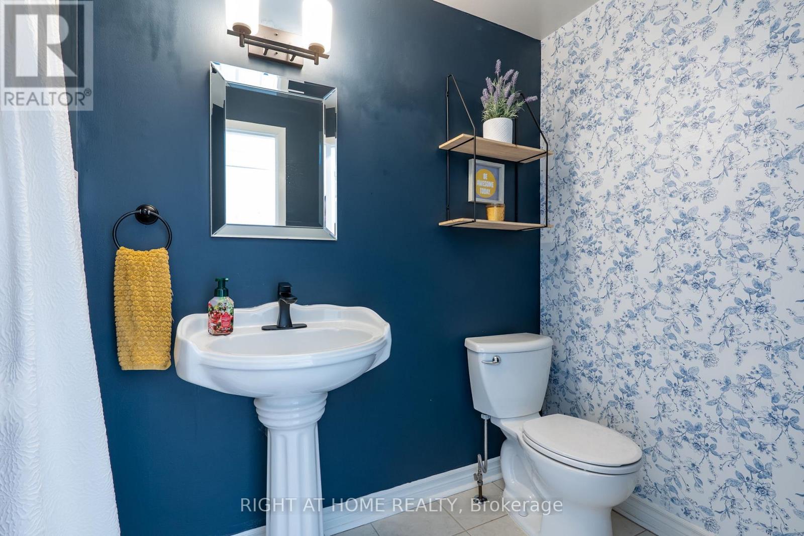 45 IRWIN CRESCENT - 28