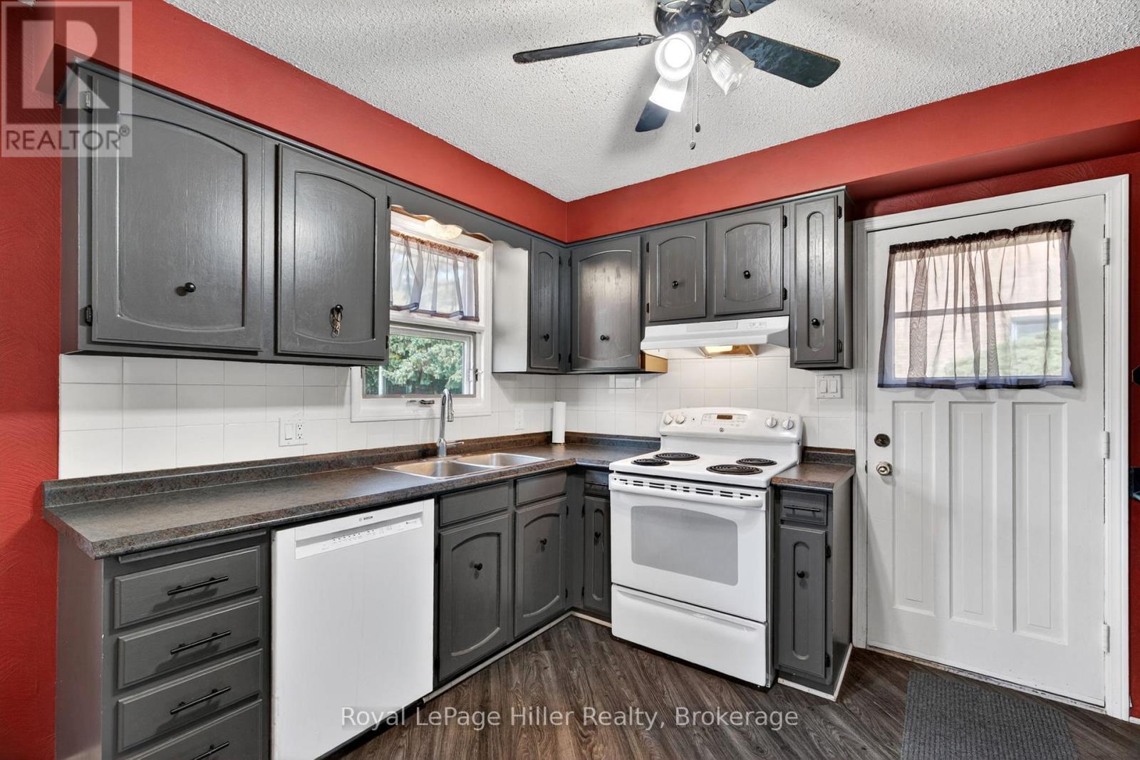 27 GREENWOOD DRIVE - 13