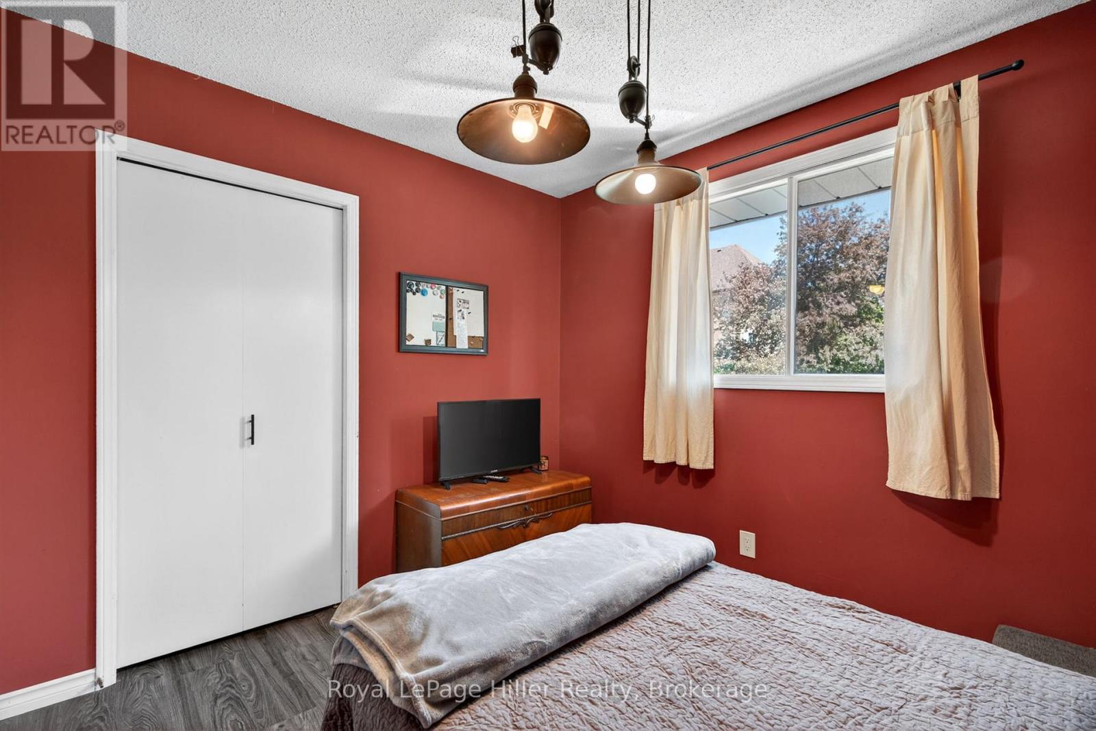27 GREENWOOD DRIVE - 20