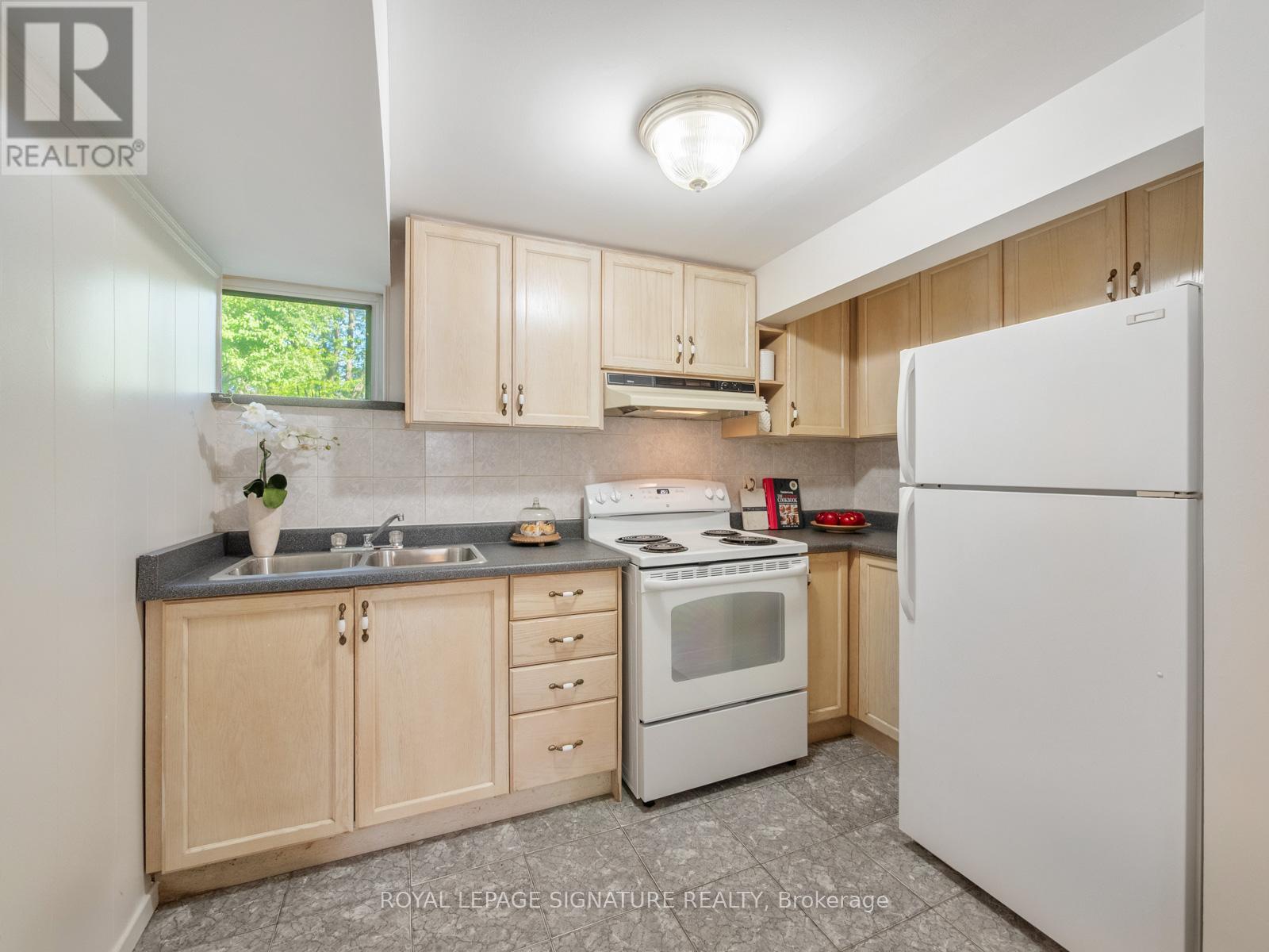27 DALECLIFF CRESCENT - 31