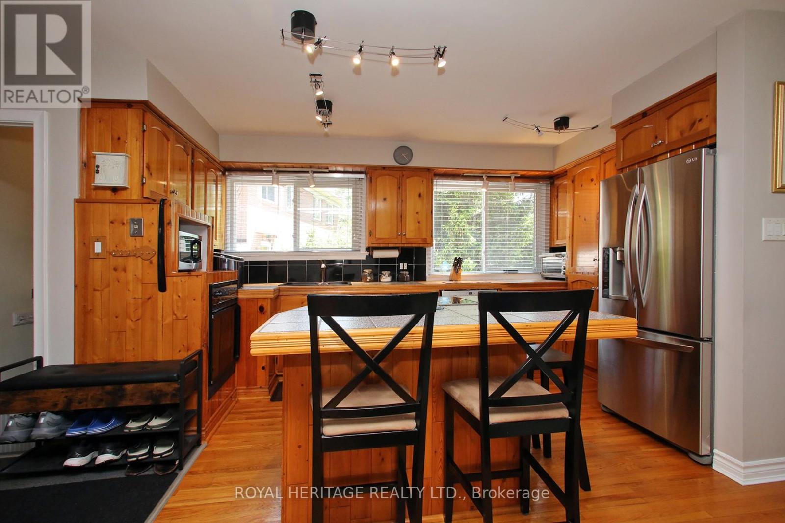 27 MEDWAY CRESCENT - 16