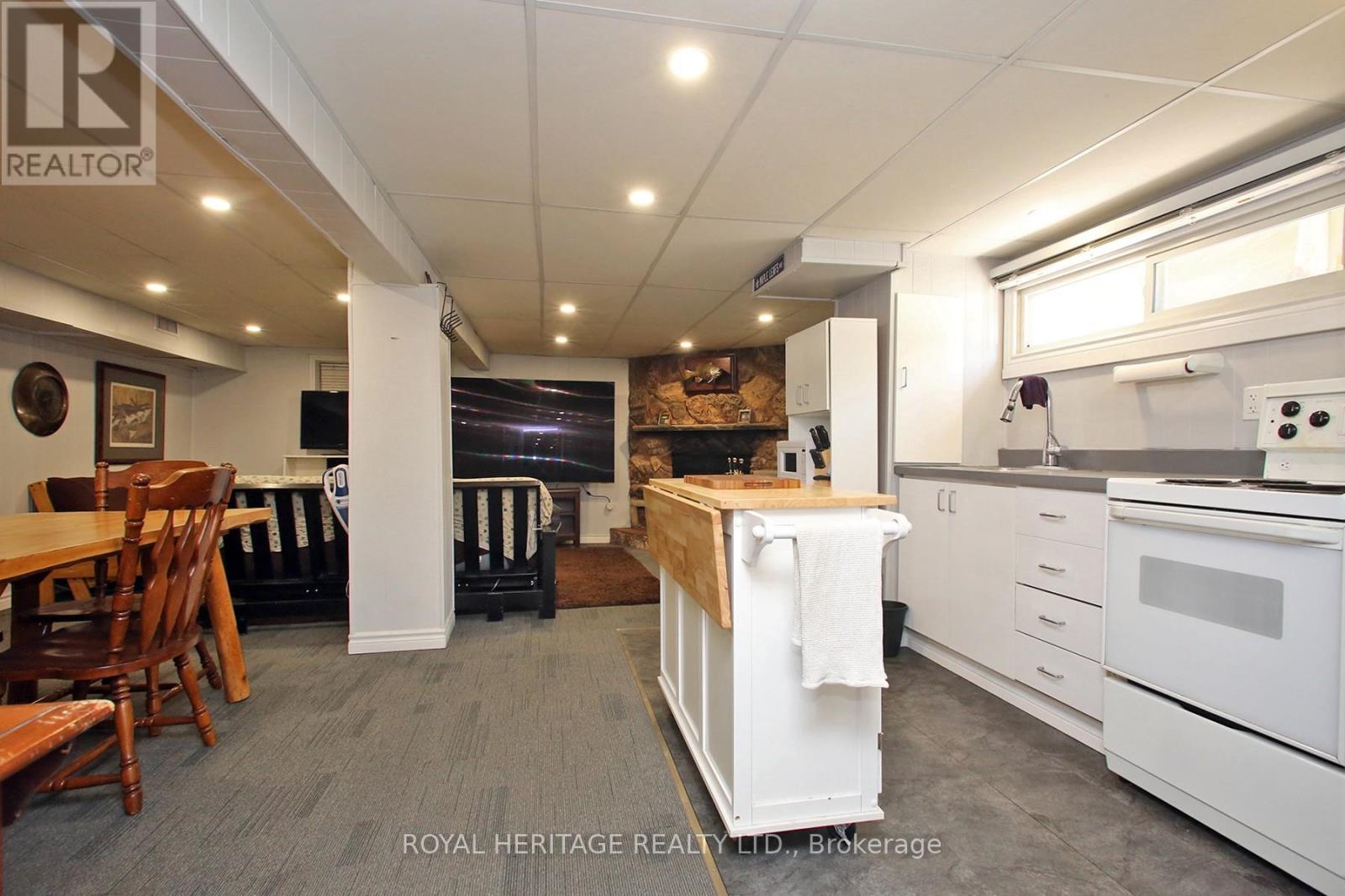 27 MEDWAY CRESCENT - 27