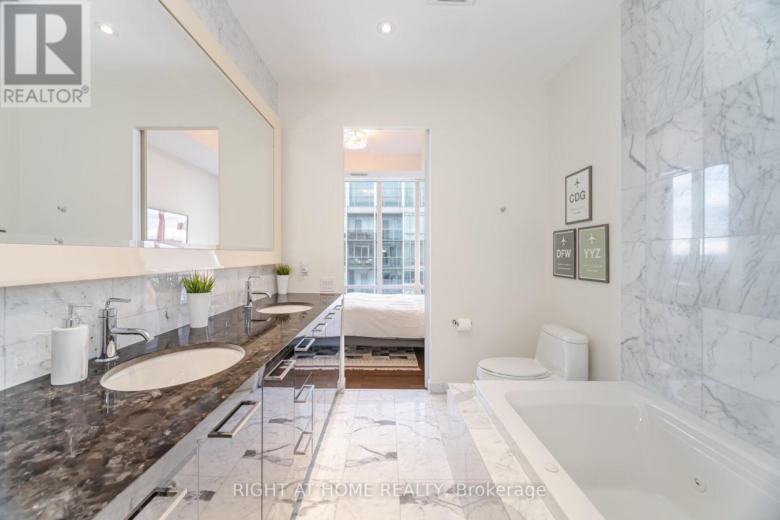 #3005 88 PARK LAWN ROAD - 25