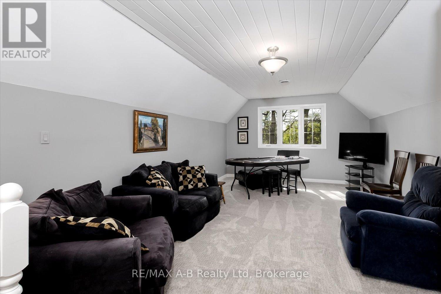 138 HURON ROAD - 17