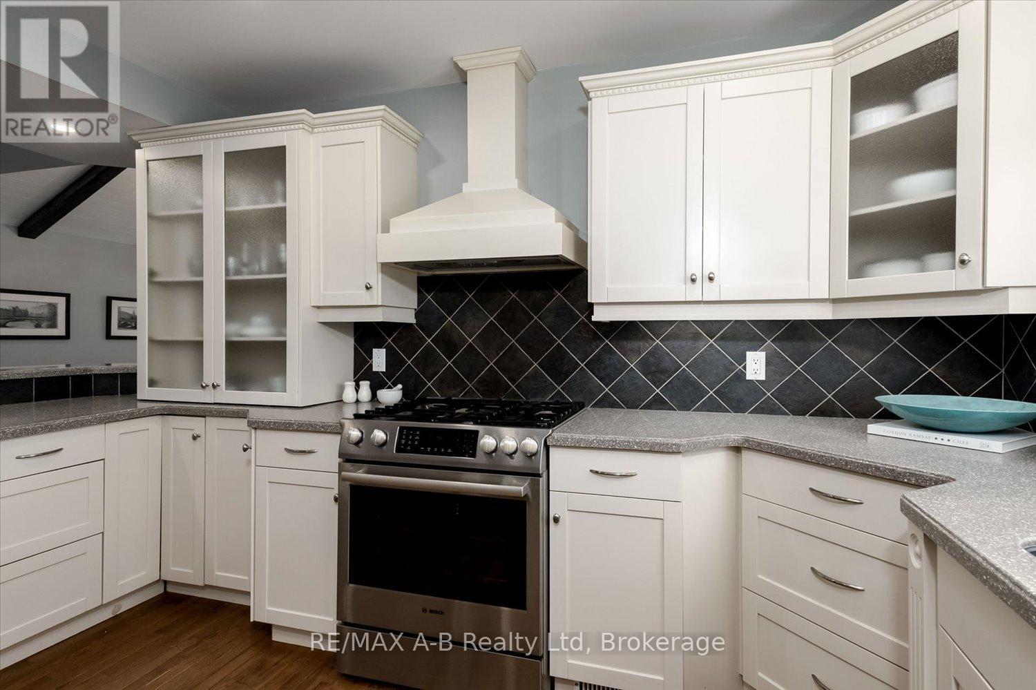 138 HURON ROAD - 13