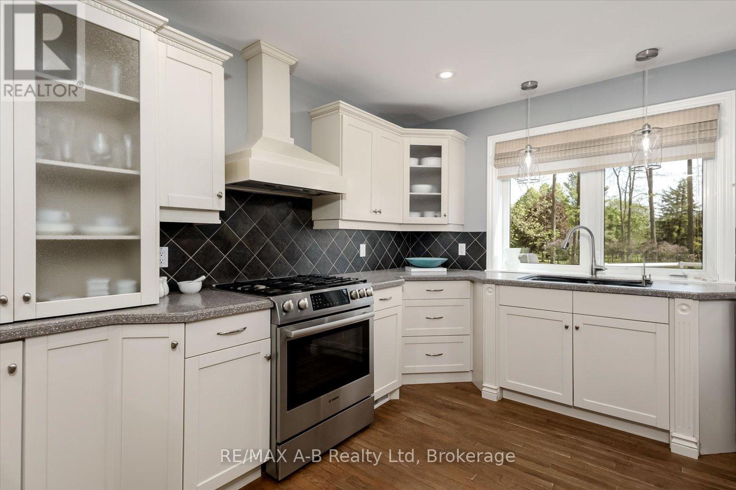 138 HURON ROAD - 15