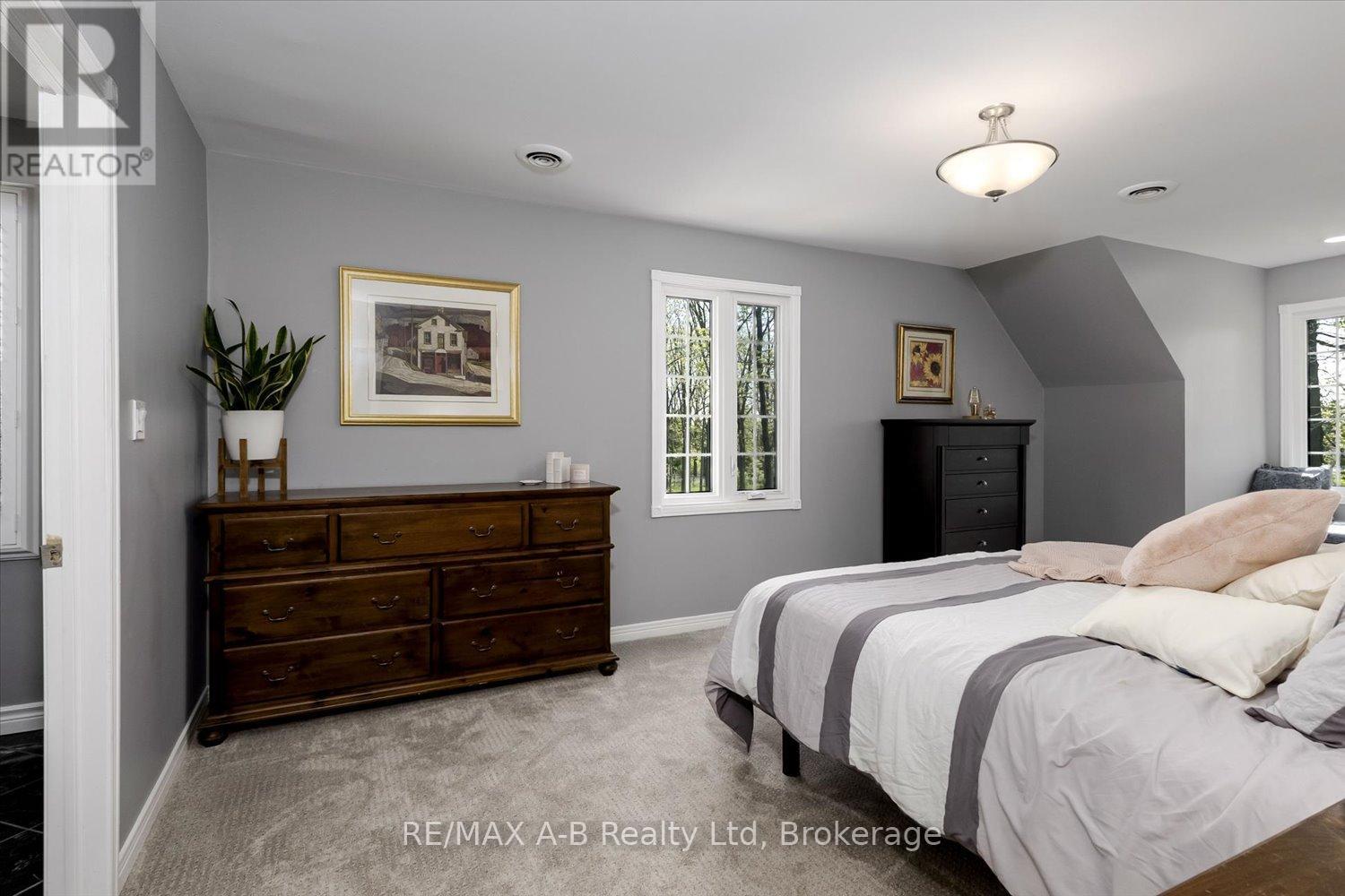 138 HURON ROAD - 23