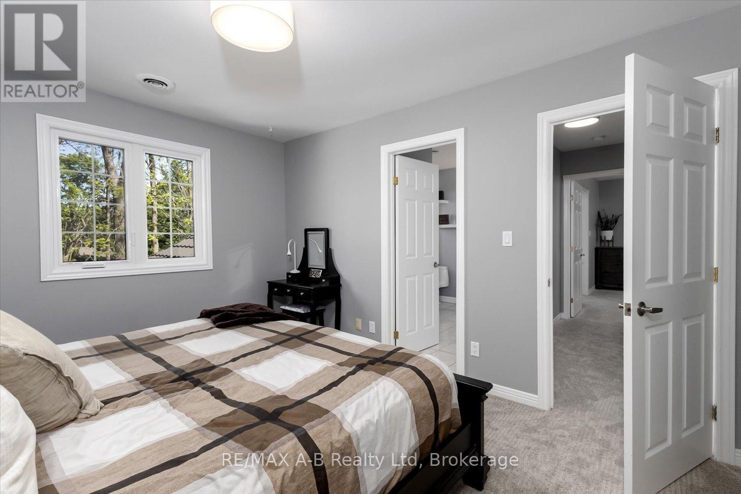 138 HURON ROAD - 27