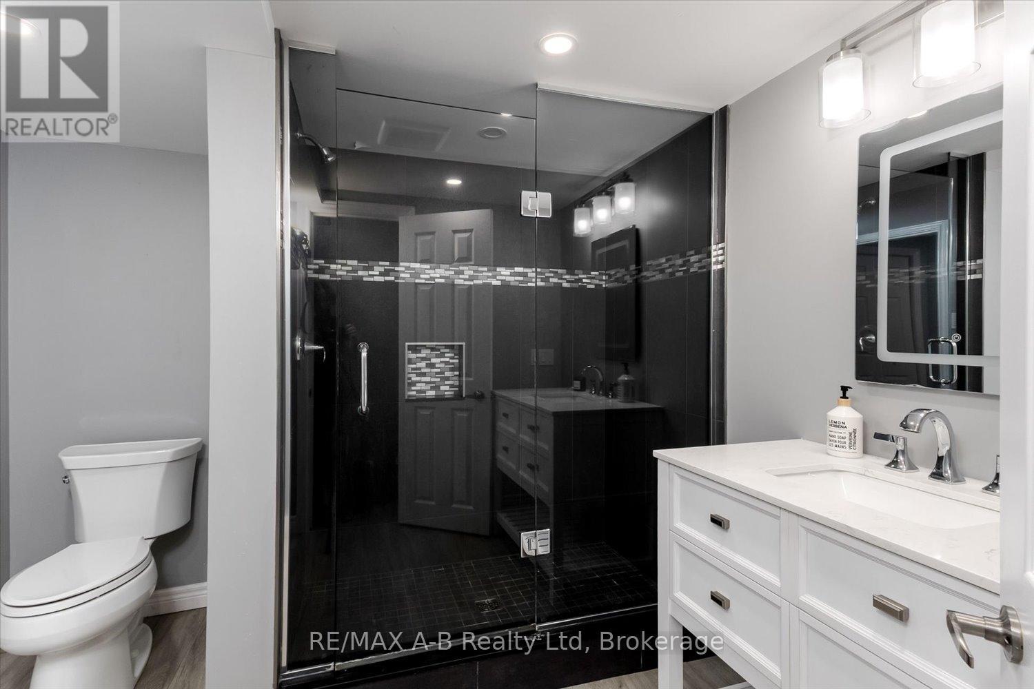 138 HURON ROAD - 30