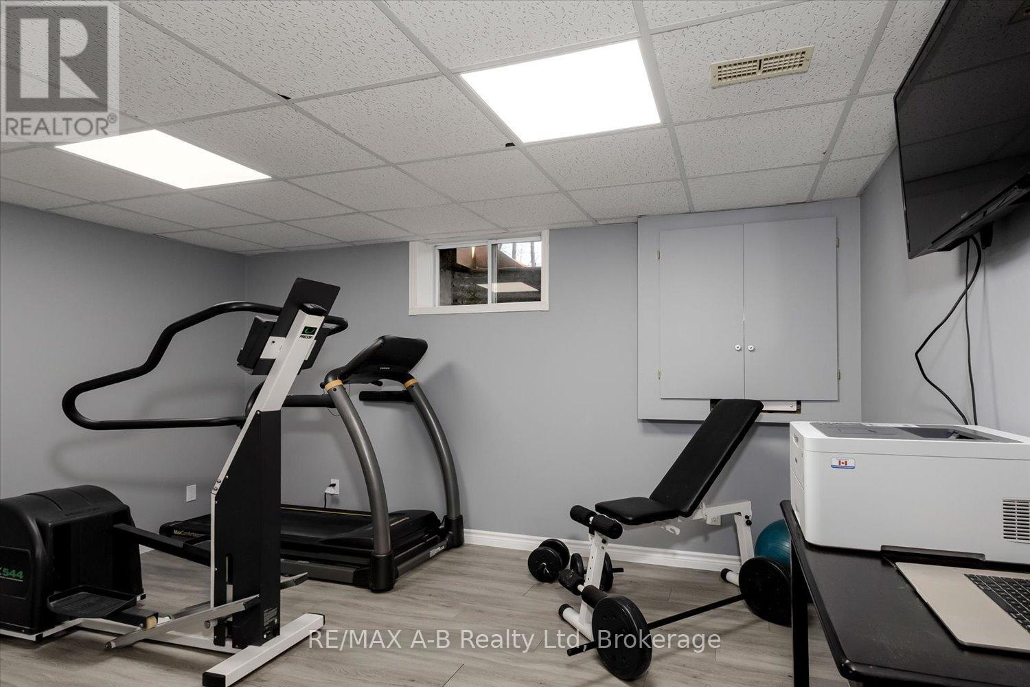 138 HURON ROAD - 33