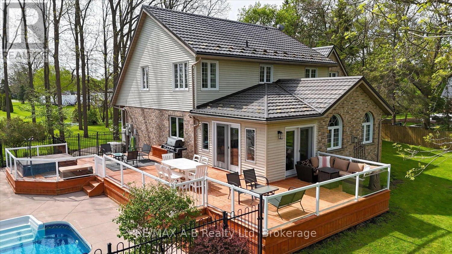 138 HURON ROAD - 36