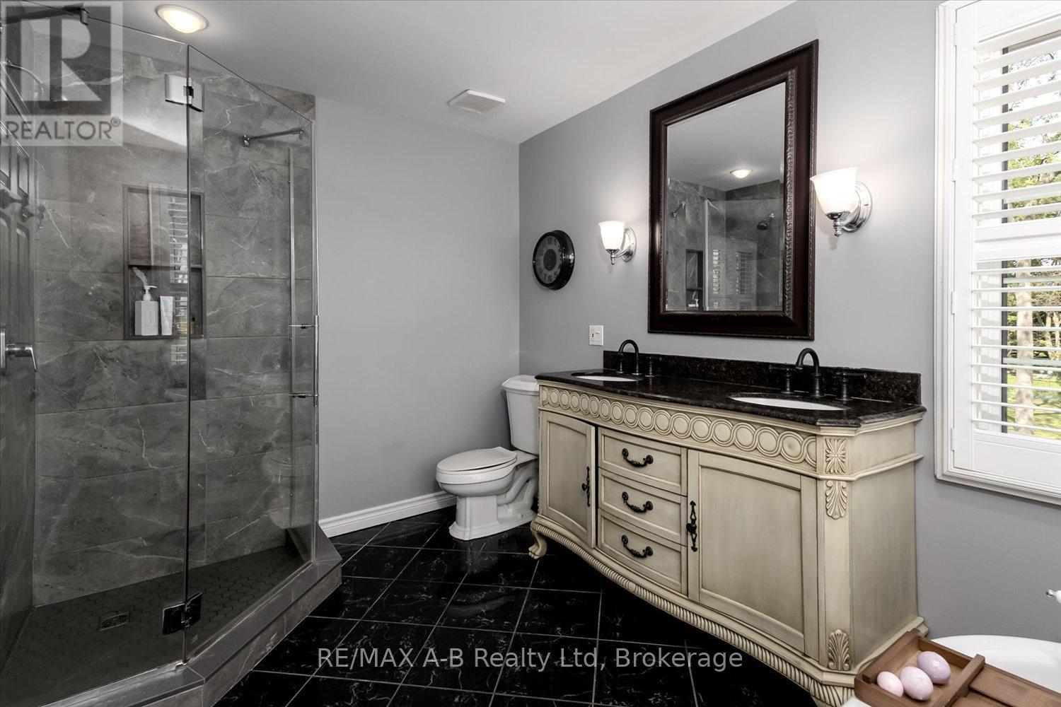 138 HURON ROAD - 24