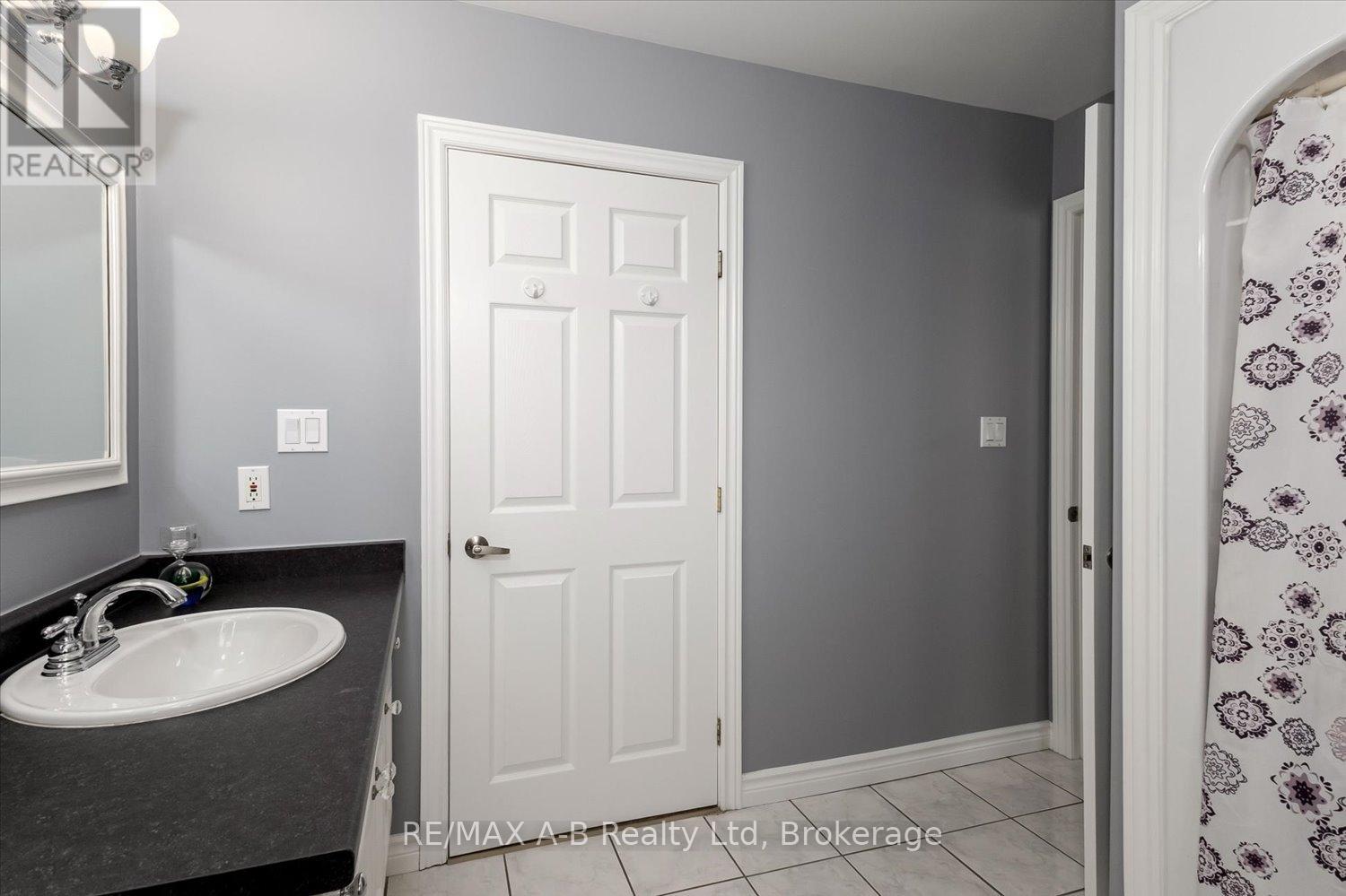 138 HURON ROAD - 28