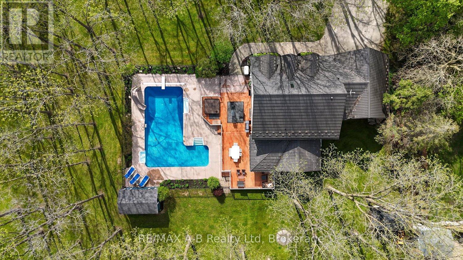 138 HURON ROAD - 38