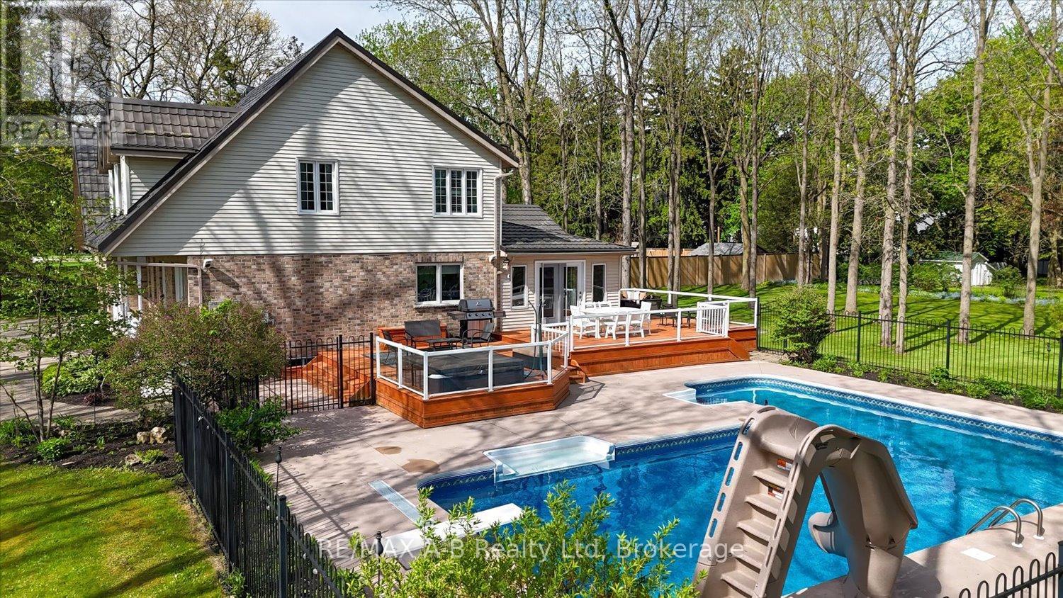 138 HURON ROAD - 37
