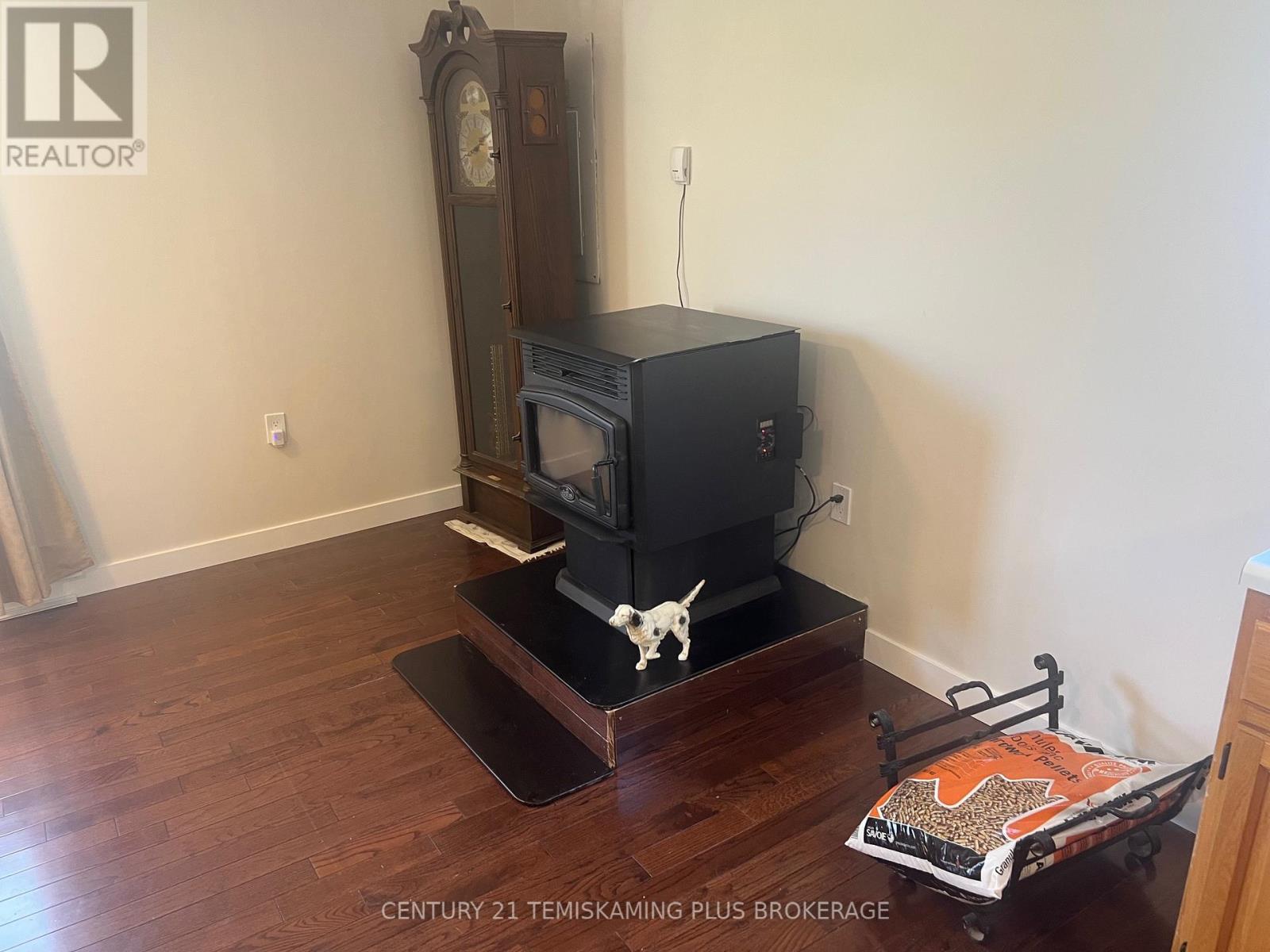 533142 RIVER ROAD N - 7