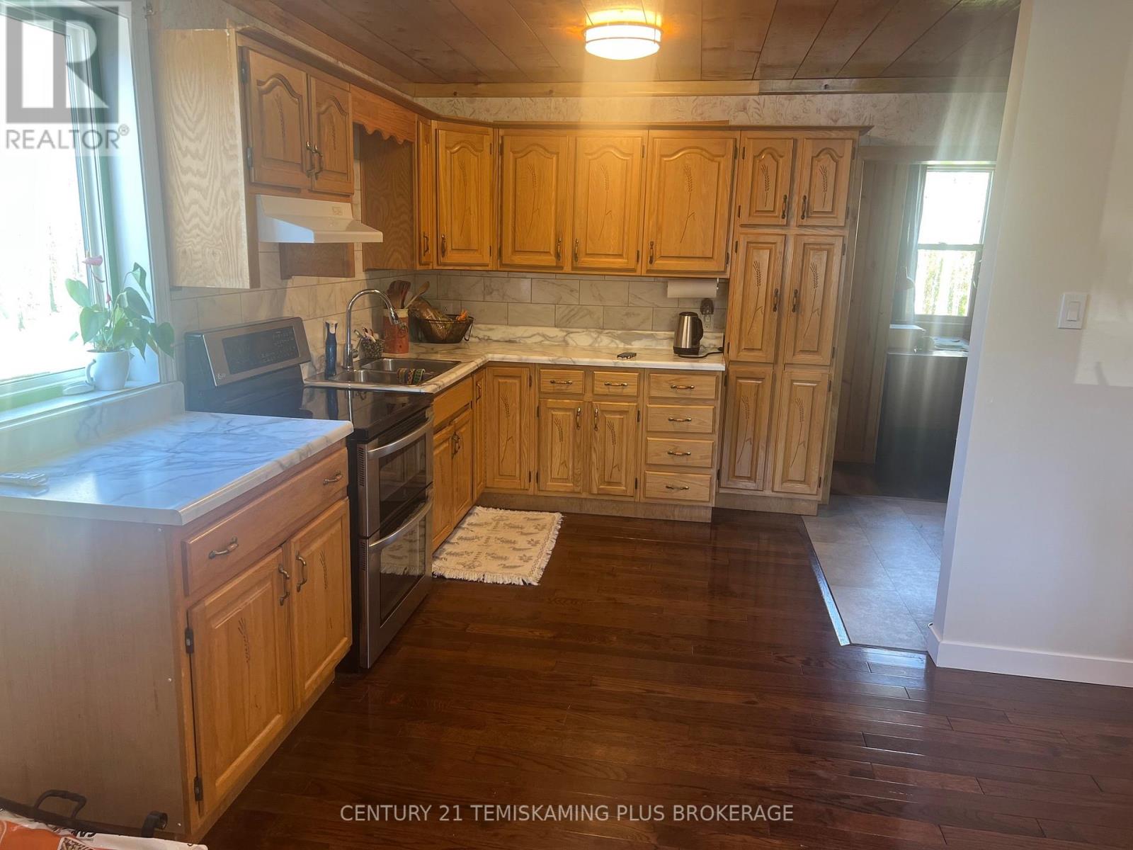 533142 RIVER ROAD N - 8