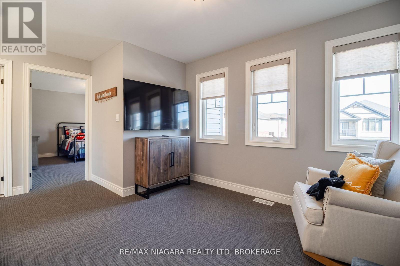 6 MYRTLE STREET N - 22