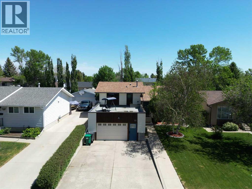 77 Iroquois Crescent W - 1