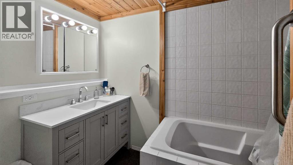 77 Iroquois Crescent W - 32
