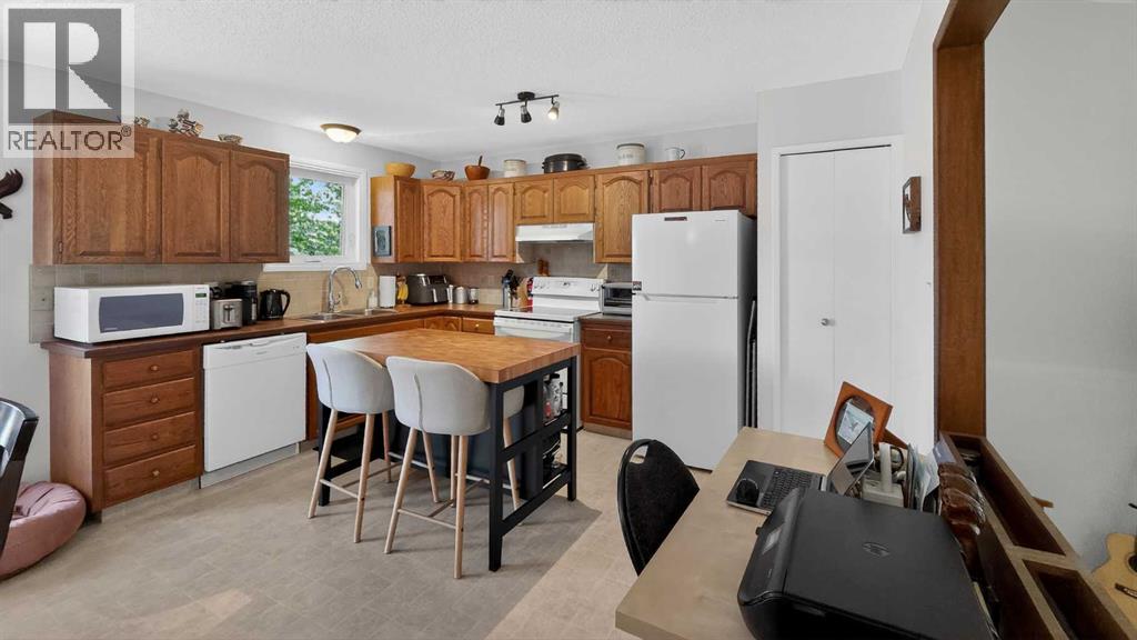 77 Iroquois Crescent W - 8