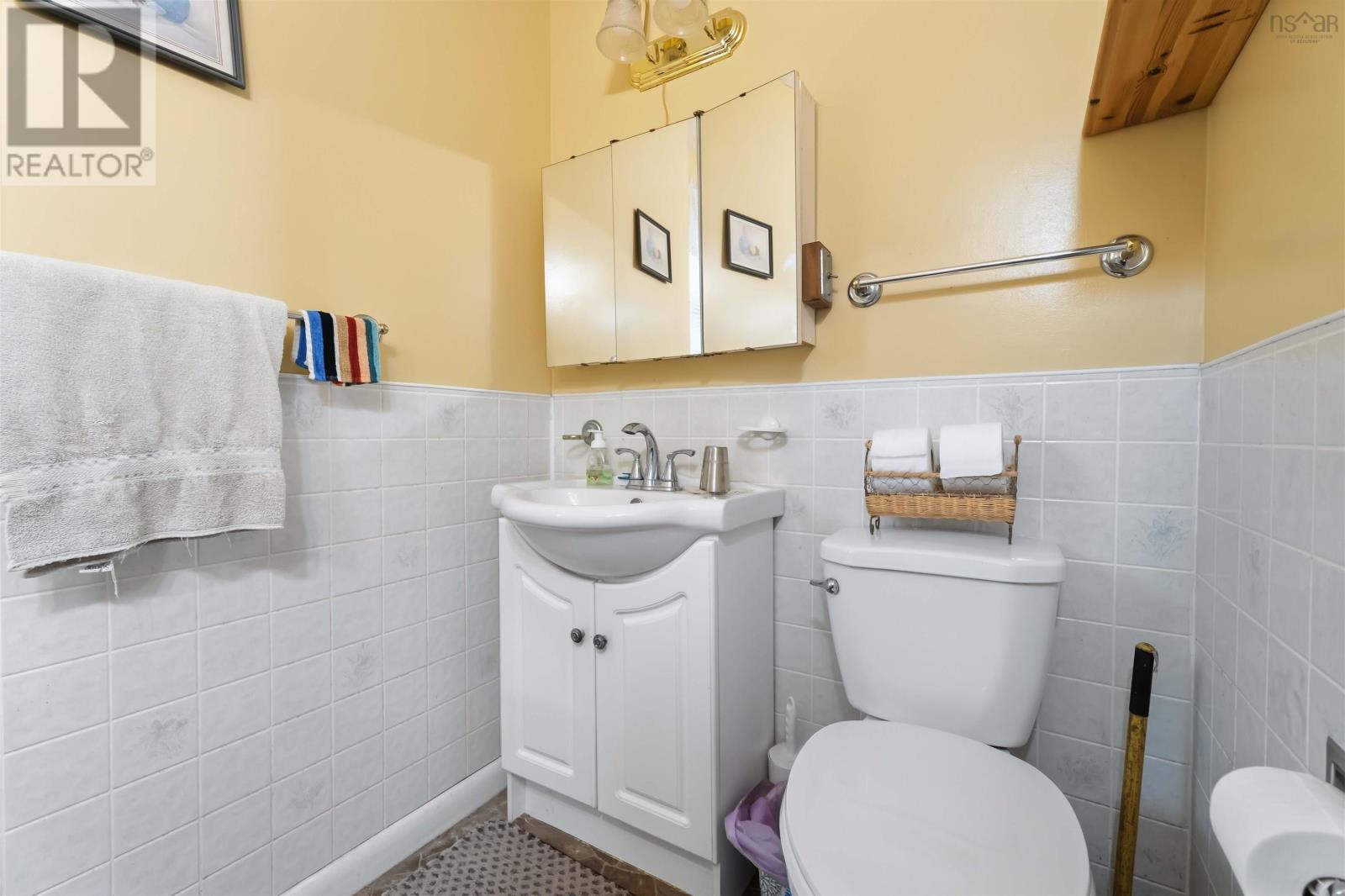 700 Highway 1 - 28