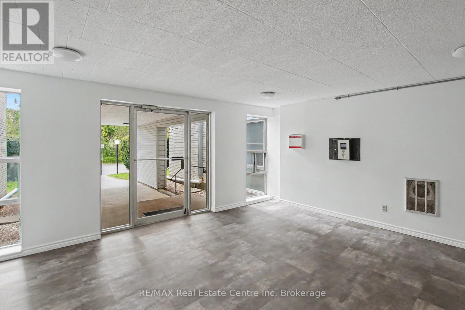 #412 105 CONROY CRESCENT - 2