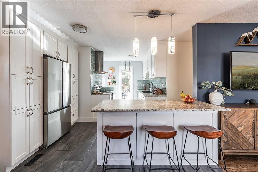 683 7 Street SW - 10