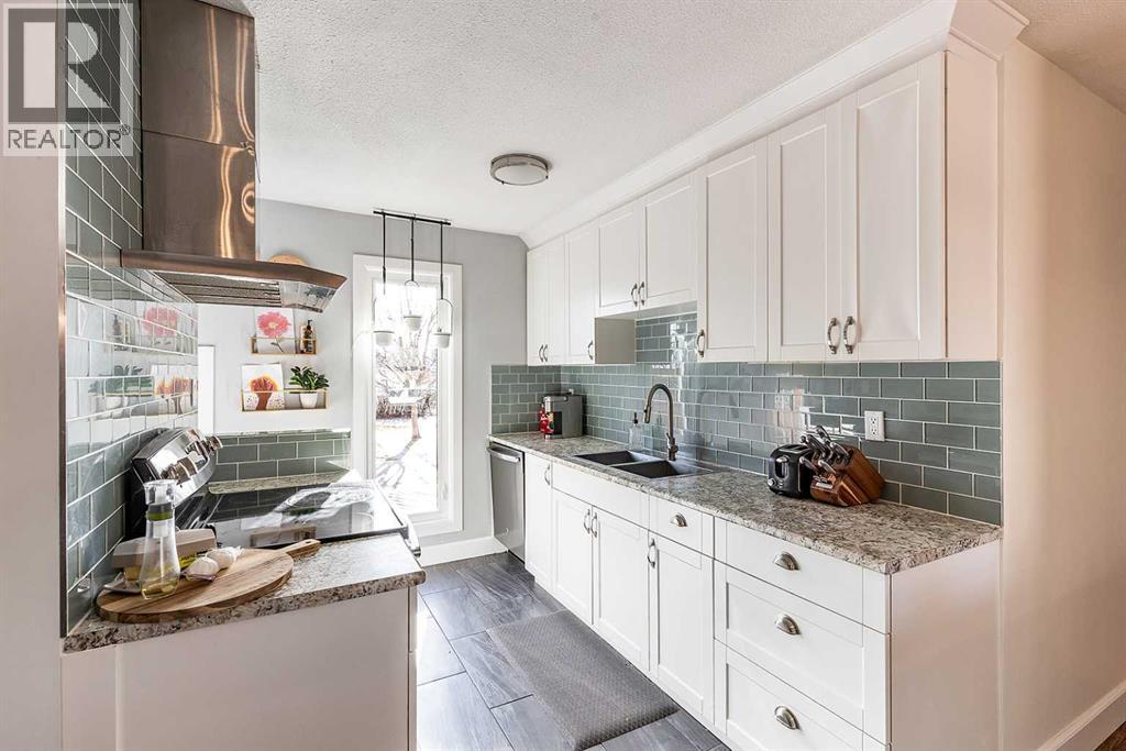 683 7 Street SW - 11