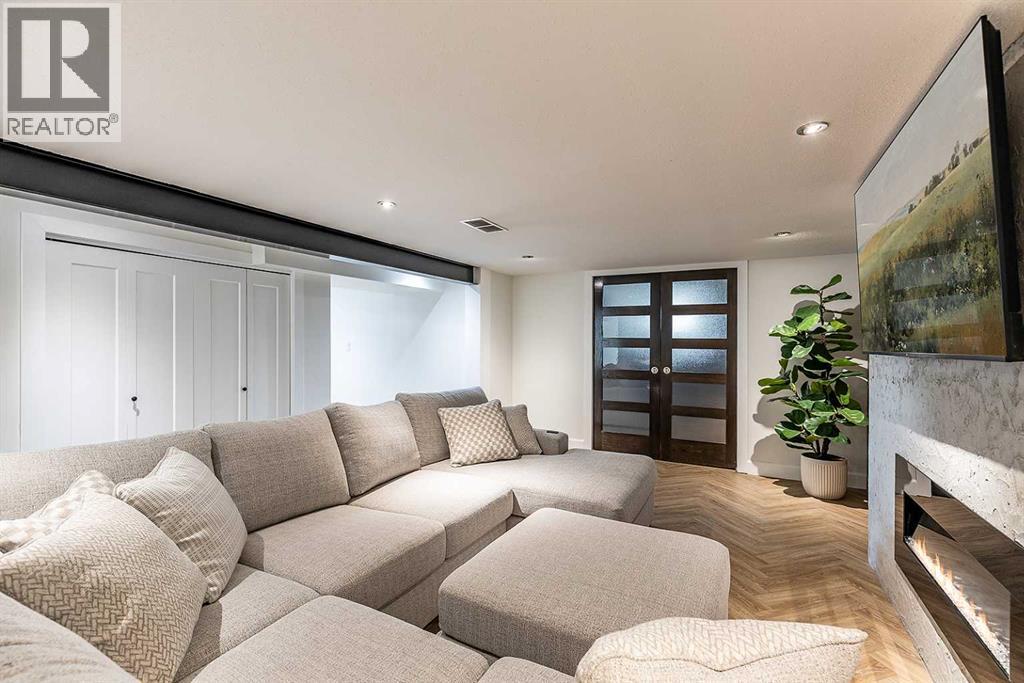 683 7 Street SW - 25