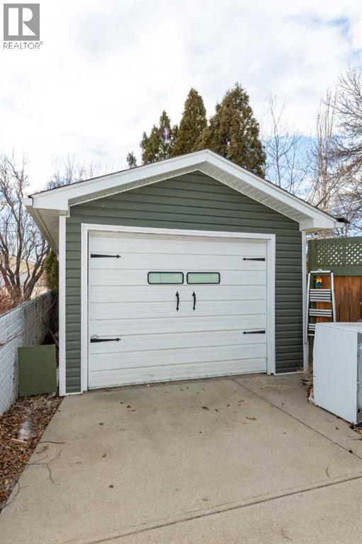 683 7 Street SW - 39