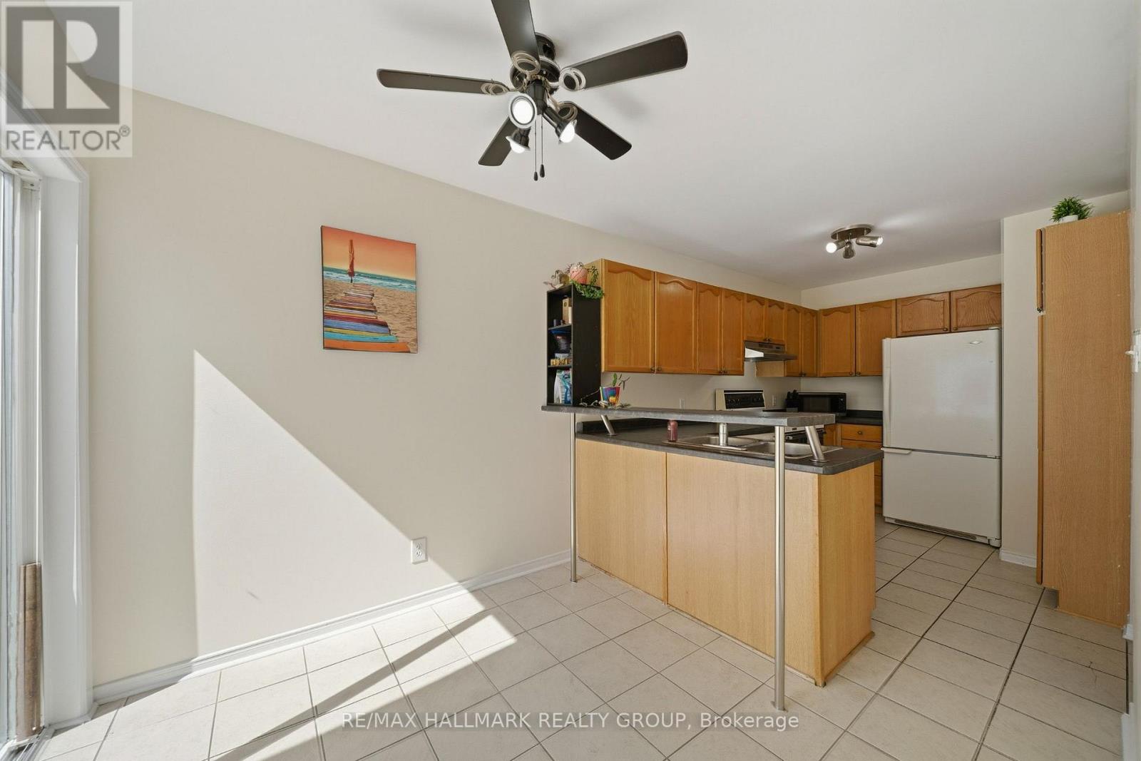 3 Bed, 2 Bath House for Sale in Ottawa – 902 PARADISE CRESCENT, Ottawa – MLS# X13220494 - Image 9