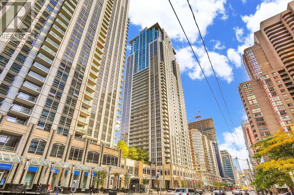 Listing photo of 1914 - 761 BAY STREET