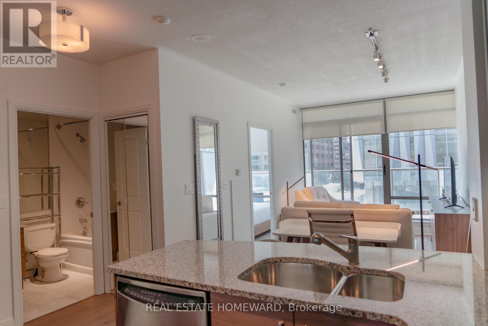 #603 18 YORKVILLE AVENUE - 4