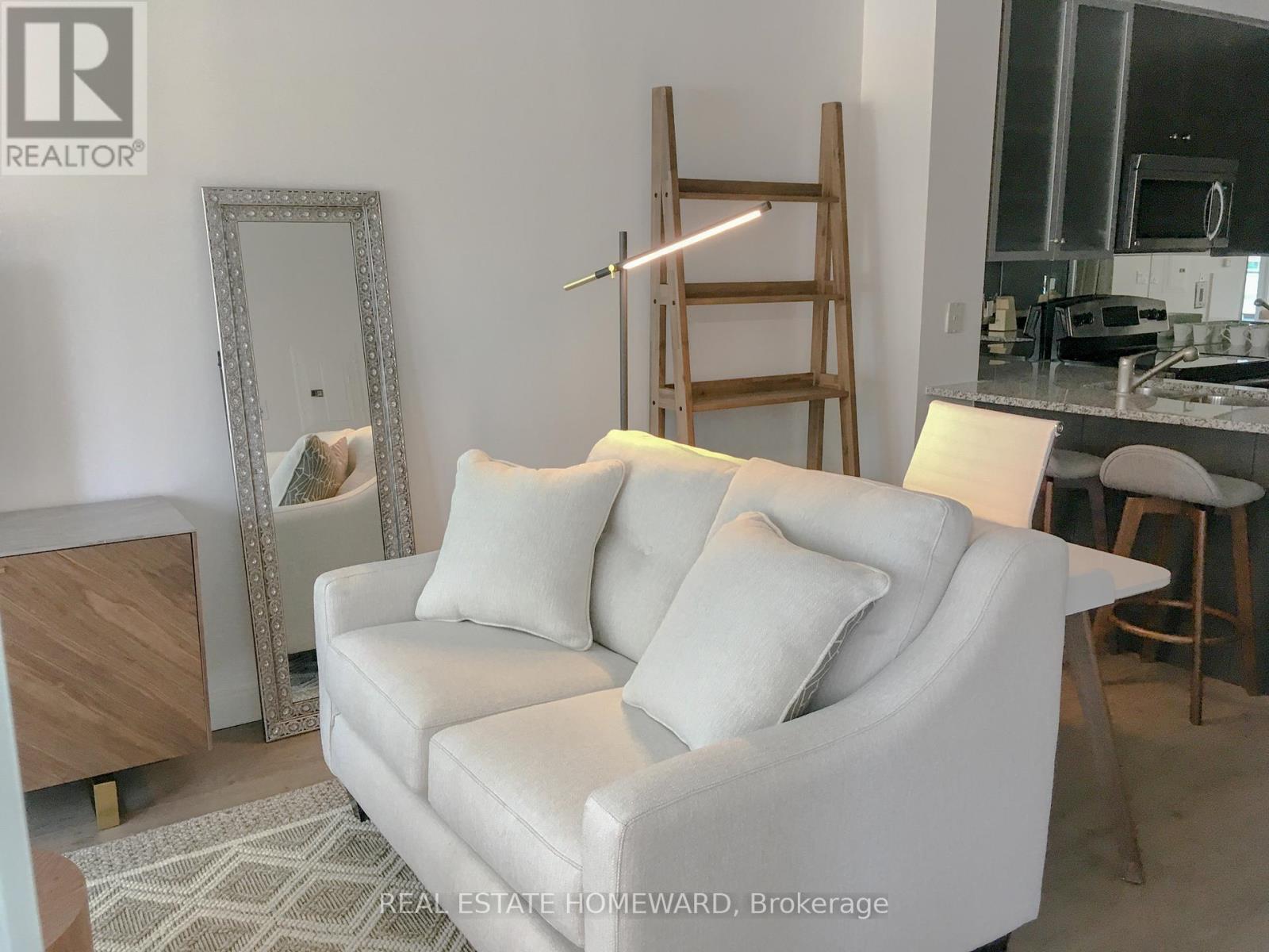 #603 18 YORKVILLE AVENUE - 5