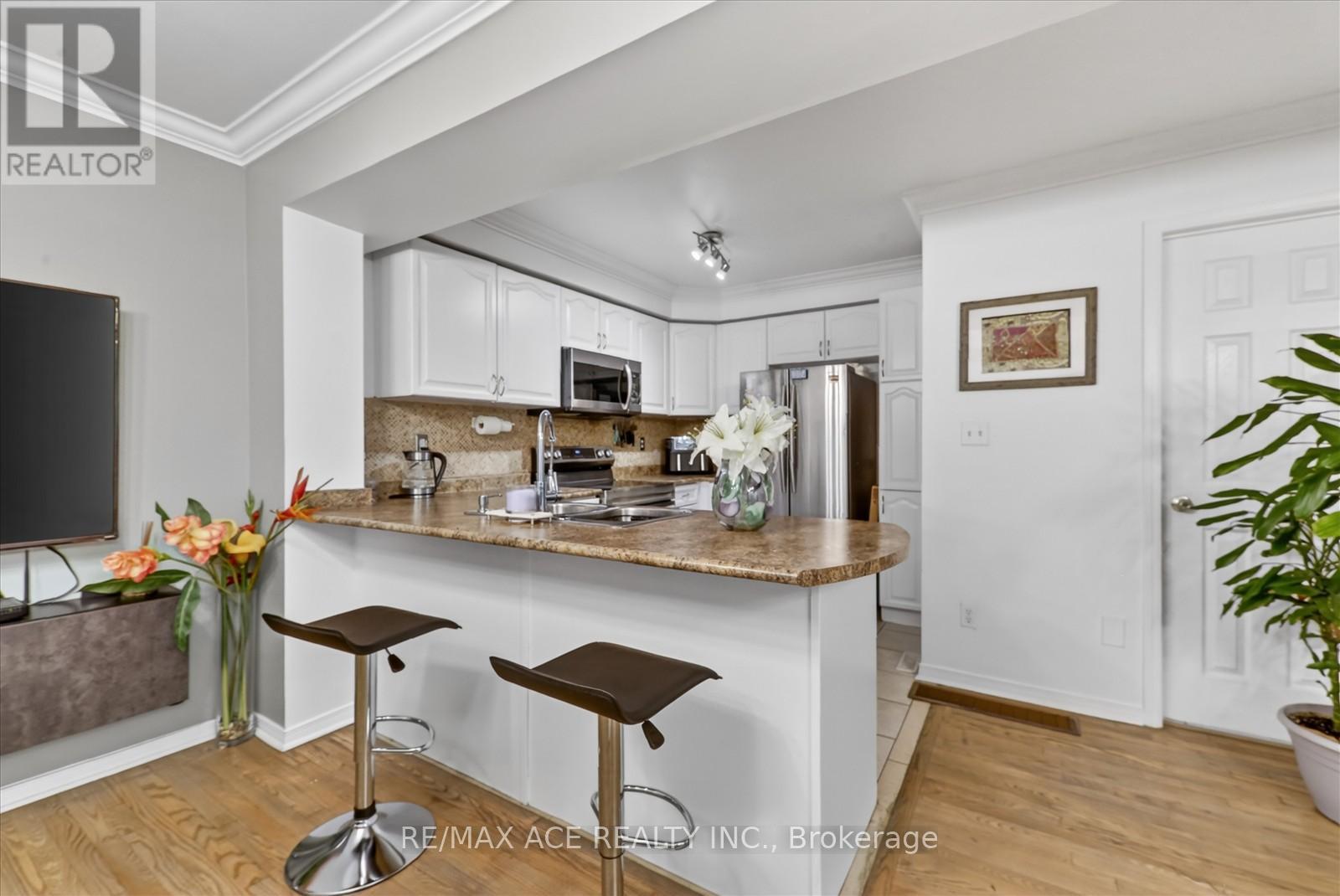24 CULLCASTLE STREET - 19