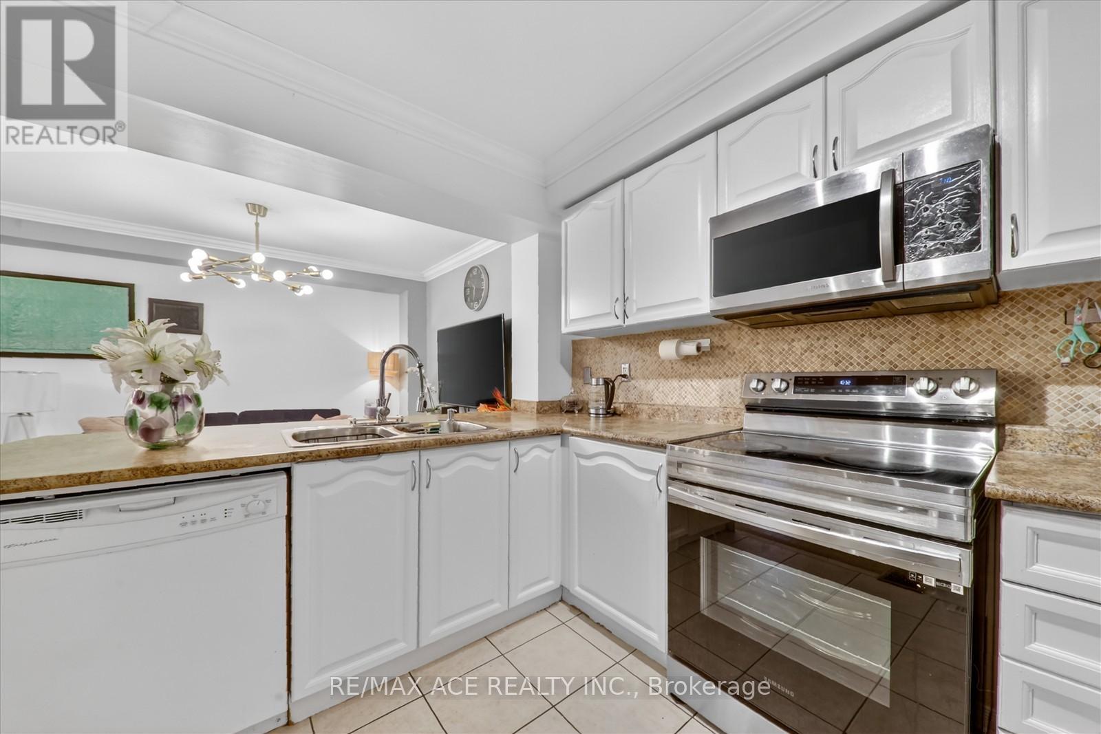 24 CULLCASTLE STREET - 21