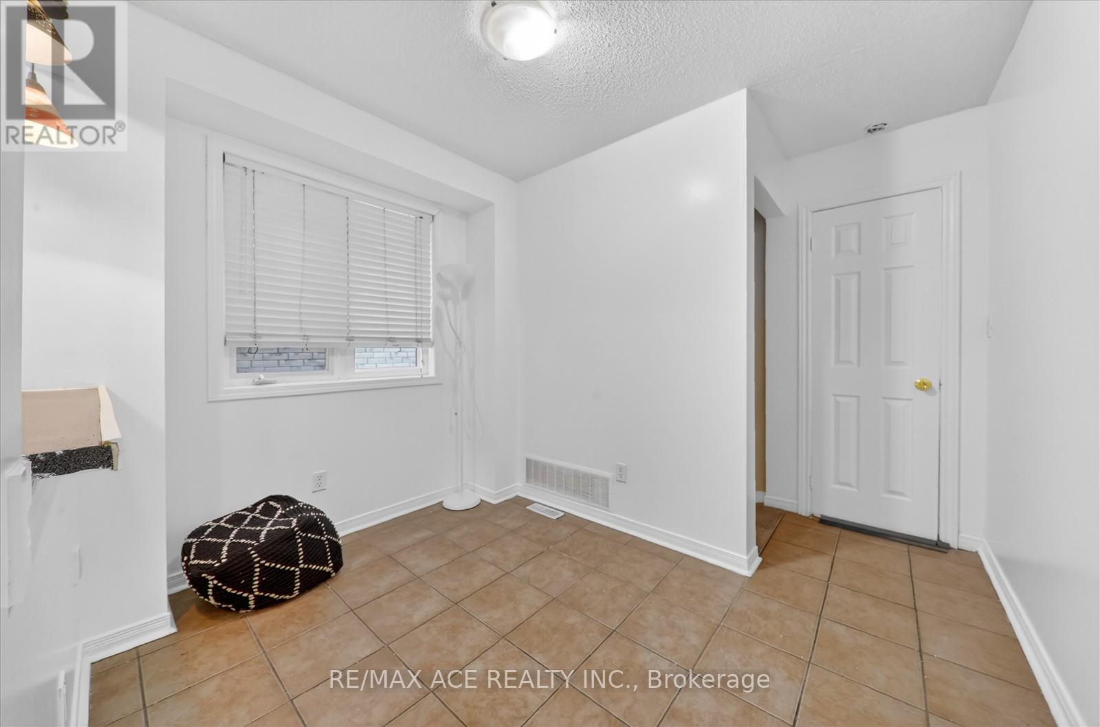 24 CULLCASTLE STREET - 7