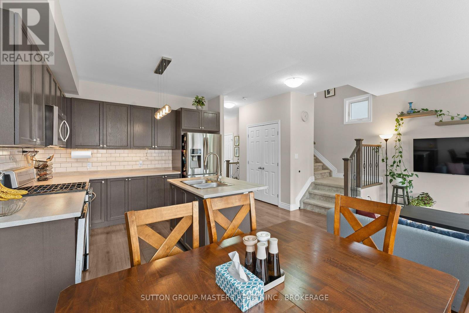 120 HAZLETT STREET - 17