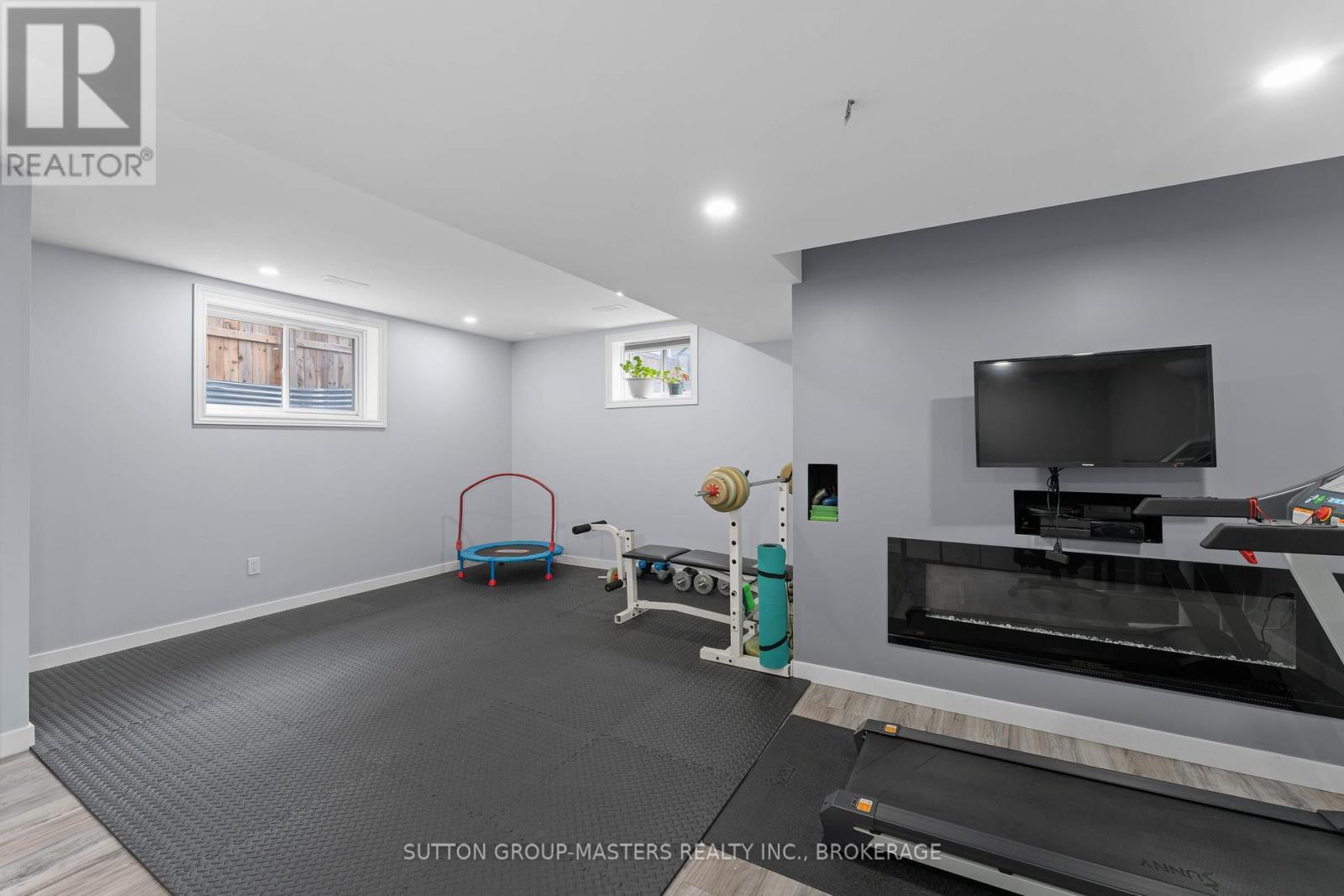 120 HAZLETT STREET - 32