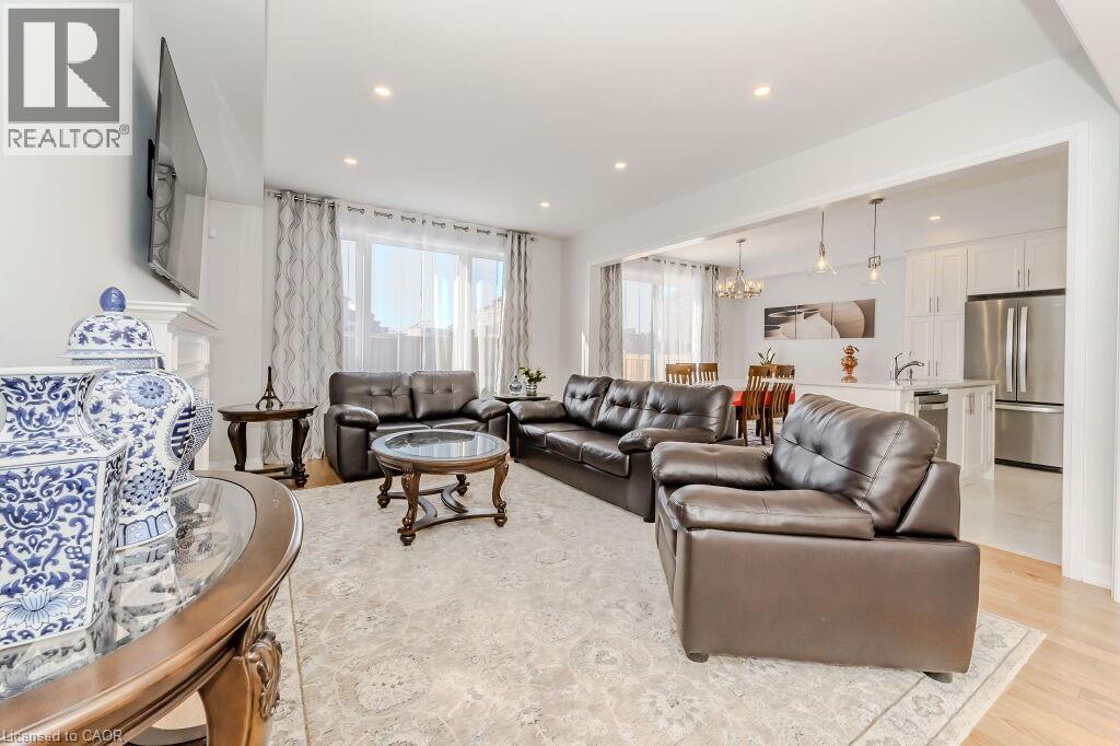 53 MACKAY Drive - 12